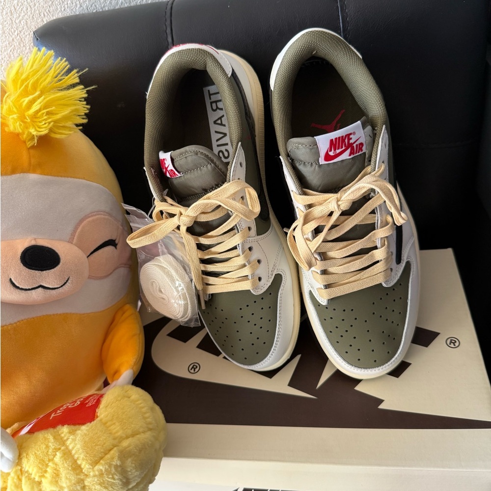 Nike men’s Olive and Beige Sneakers